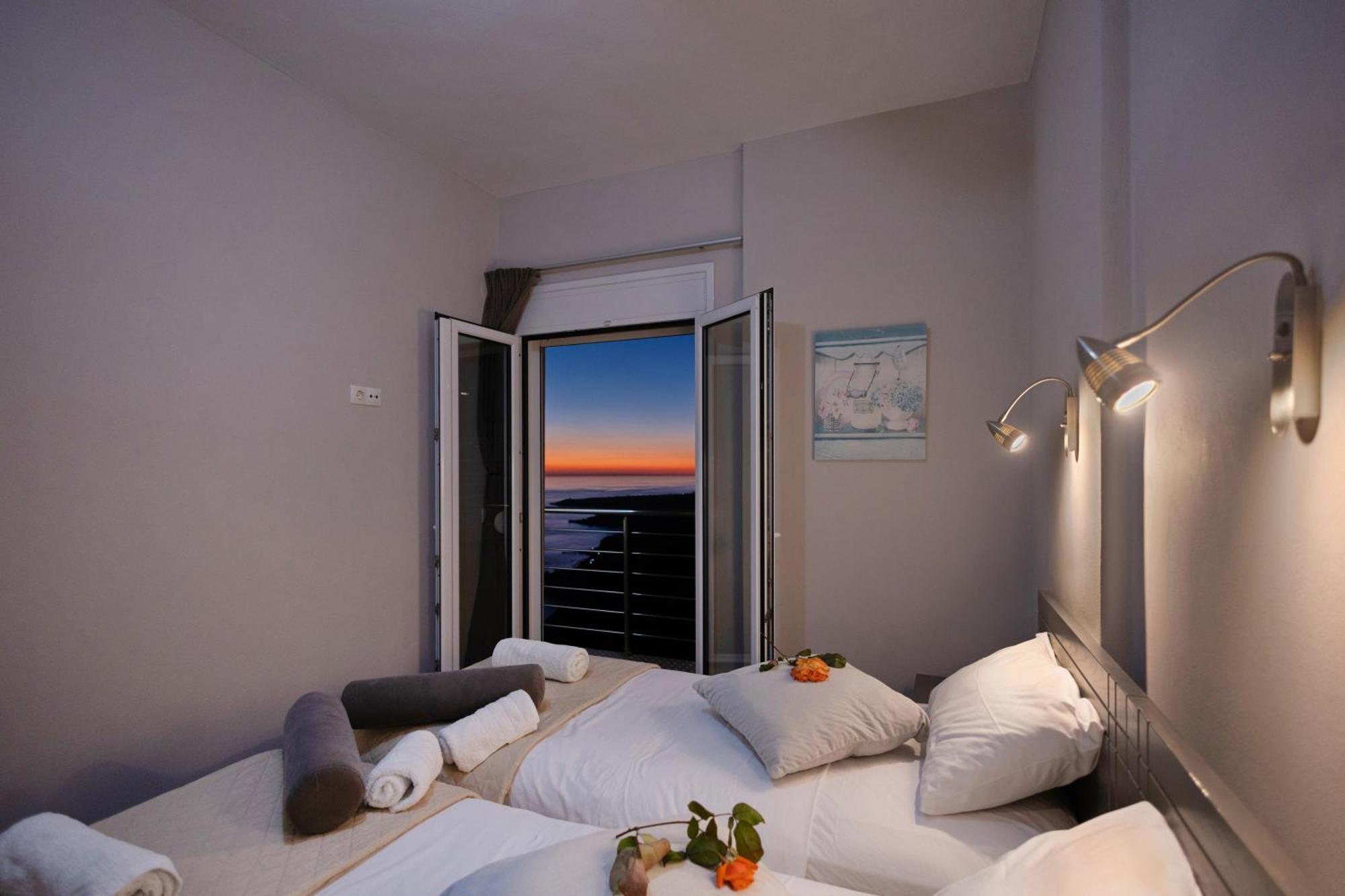 Akrotiri Panorama- Luxury Rental Apartments With Sea View Ροδάκινο Εξωτερικό φωτογραφία